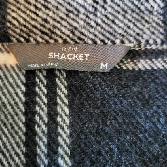 Black and White Plaid Button-Up Flannel Shacket With Pockets M - Picture 6 of 7